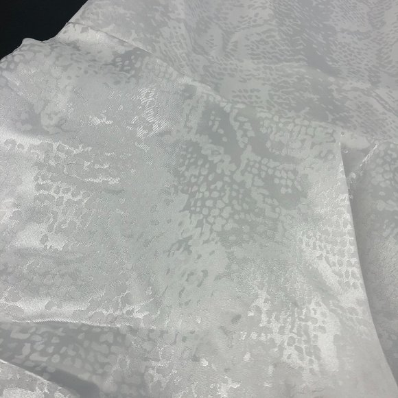 Torrid White BabyDoll Snake blouse 00 Medium Large - Picture 5 of 6